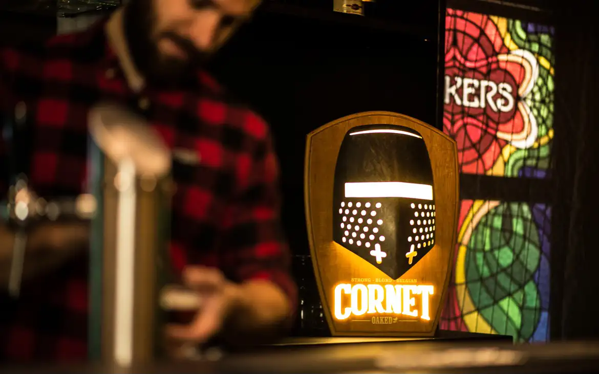 A bar top sign from Dekkers