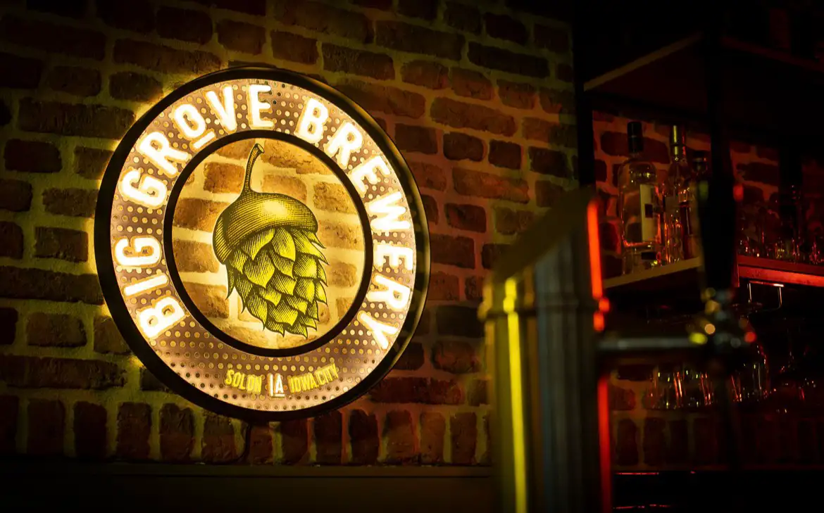 Examples of brand illumination signage by Dekkers for Big Grove Brewery
